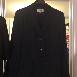 Le Suit 2pc Navy Suit. Never worn